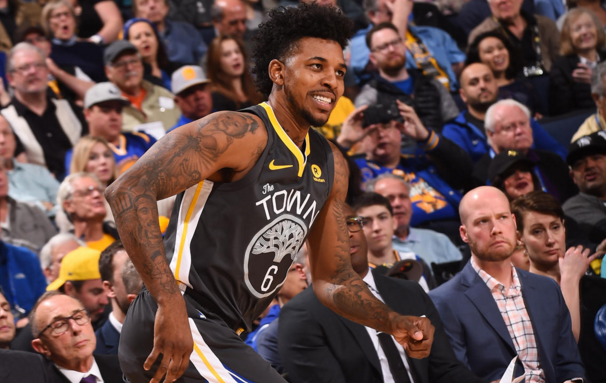 中场是控球 中场是控球